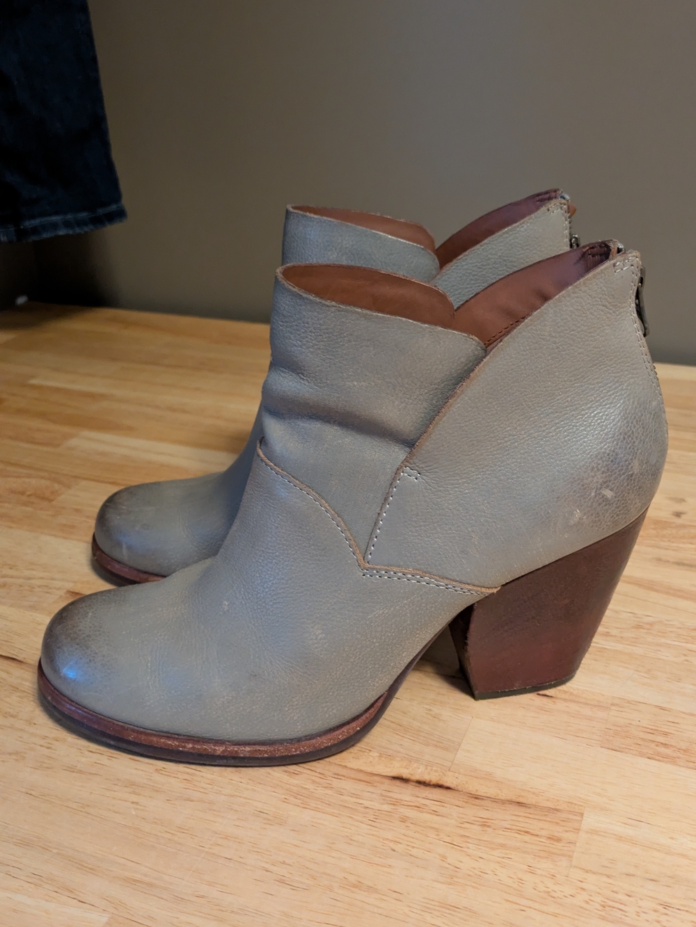 Kork-Ease Leather Ankle Boots Size 9.5M Taupe Gray